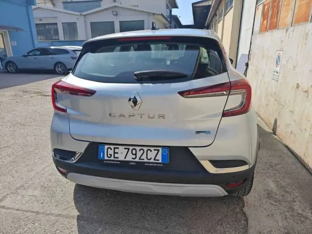 Usata Renault Captur Intens 92 CV (67 kW) 2021 Grigio SUV