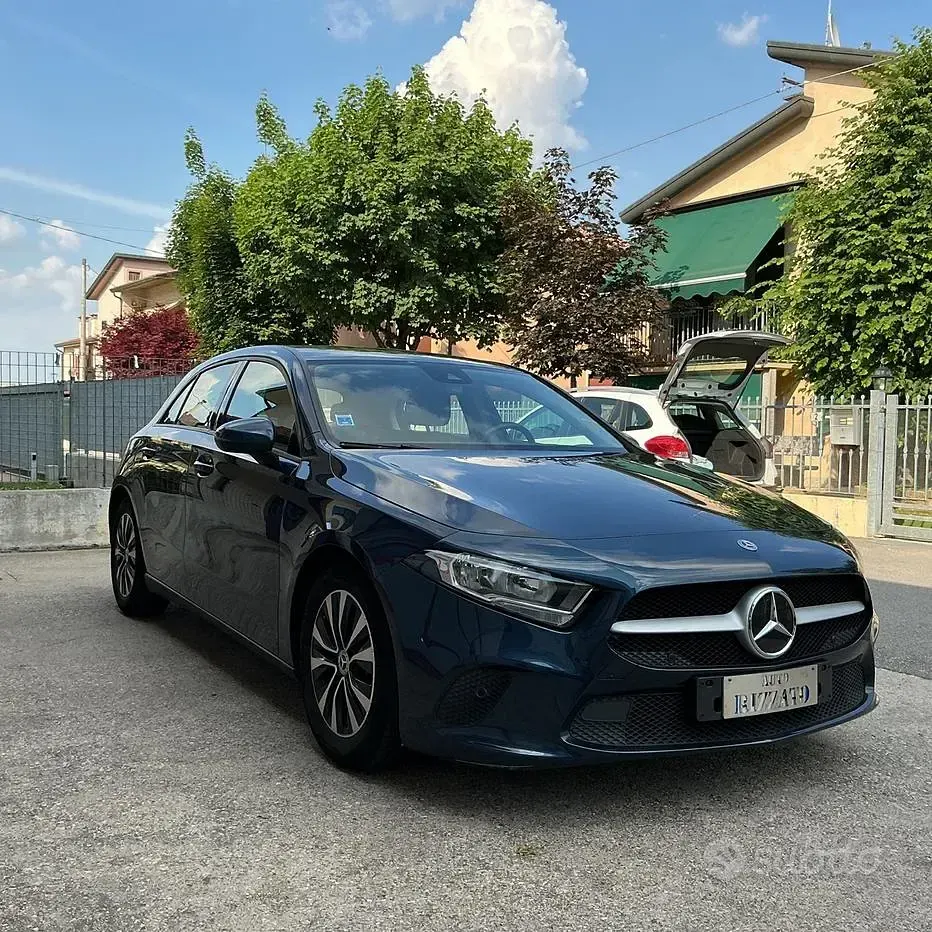 Usata Mercedes A180 Business 116 CV (85 kW) 2021 Blu Berlina