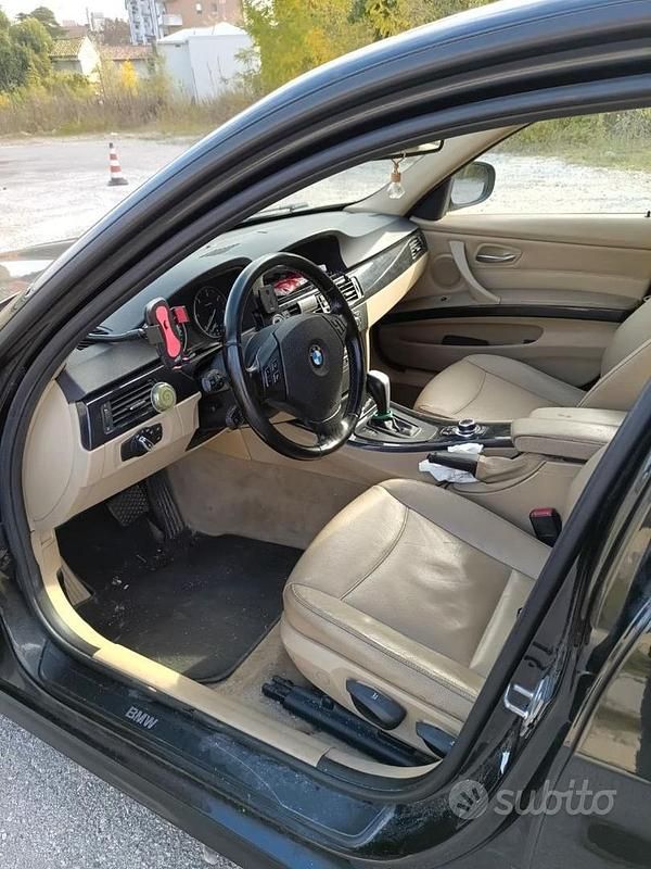 Usata BMW 320 2011 Nero Station wagon