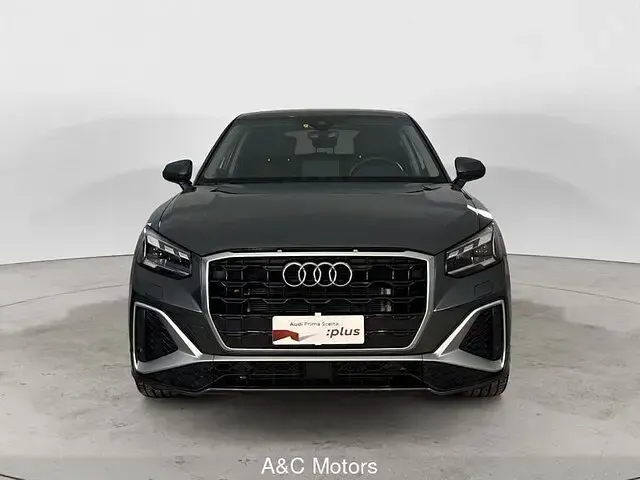 Usata Audi Q2 Ambiente 150 CV (110 kW) 2024 Grigio daytona perla SUV