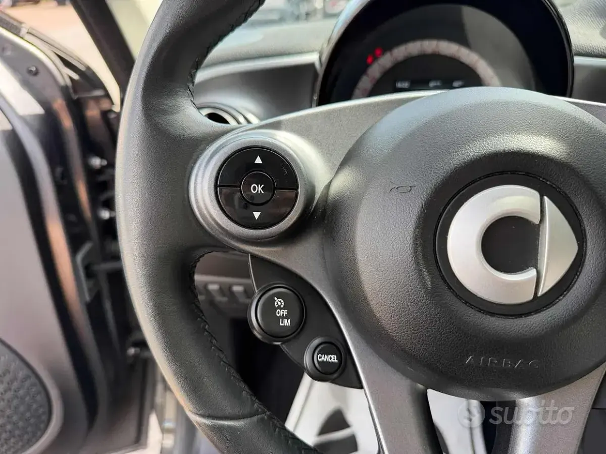 Usata Smart ForFour 71 CV (52 kW) 2016 Grigio Utilitaria