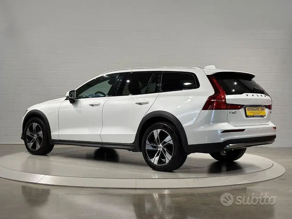 Usata Volvo V60 CC Plus 197 CV (144 kW) 2023 Bianco Station wagon