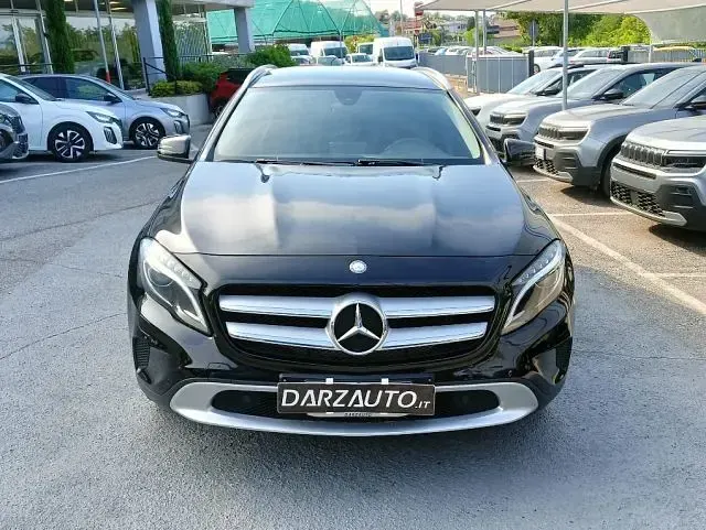 Usata Mercedes GLA200 136 CV (100 kW) 2017 Nero metallizzato SUV