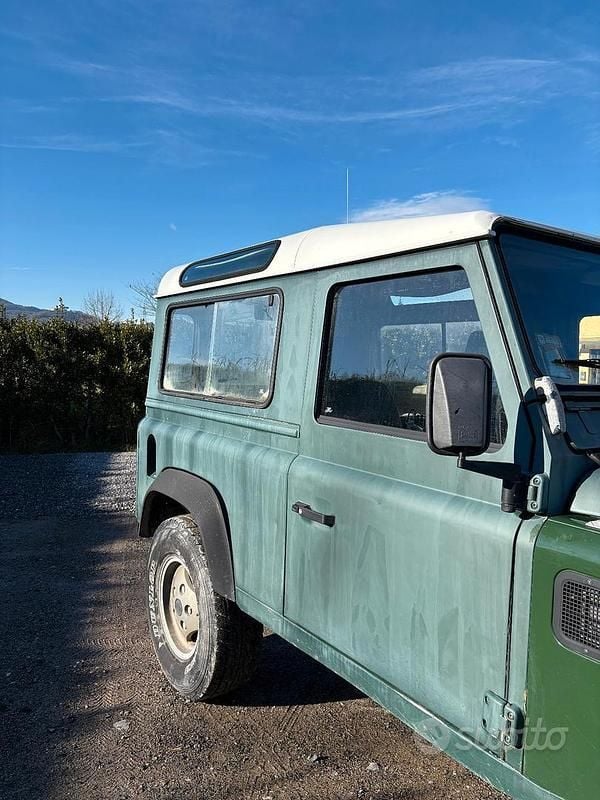 Usata Land Rover Defender 86 CV (63 kW) 2001 Verde SUV