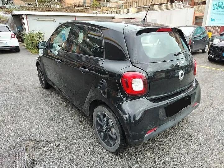 Usata Smart ForFour 71 CV (52 kW) 2018 Nero Utilitaria