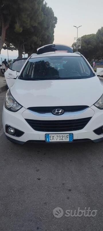 Bianco Usata 2011 Hyundai ix35 SUV | 6400 € (Cara) - Immagine 1/4
