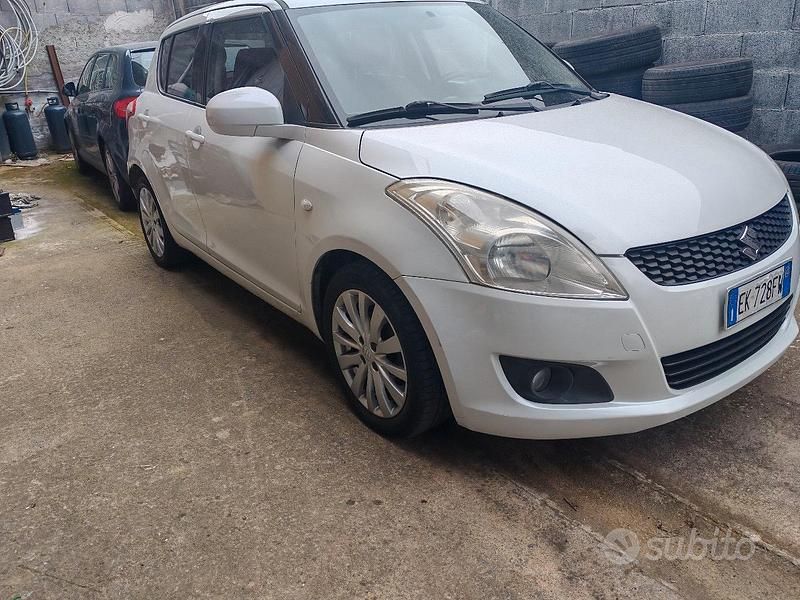 Begagnad Suzuki Swift 75 HK (55 kW) 2013 Vit Halvkombi