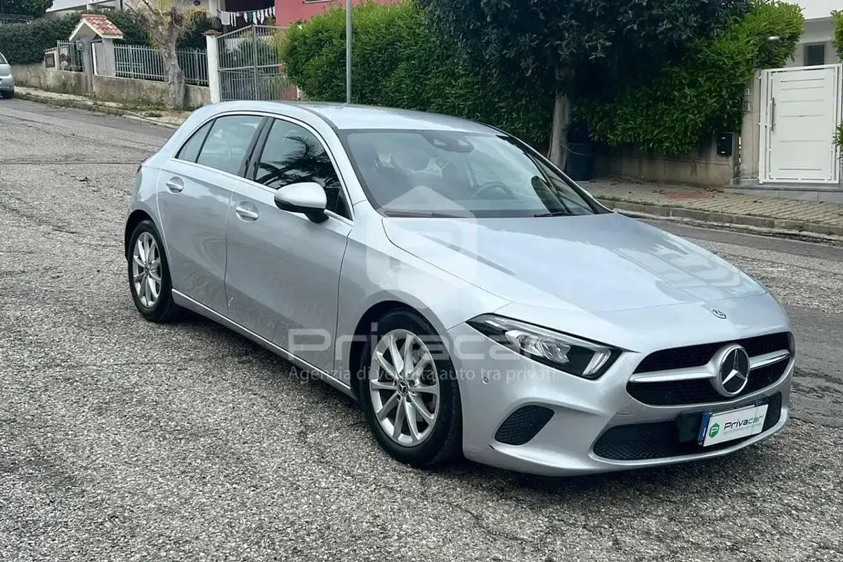 Usata Mercedes A180 Executive 116 CV (85 kW) 2019 Grigio Utilitaria