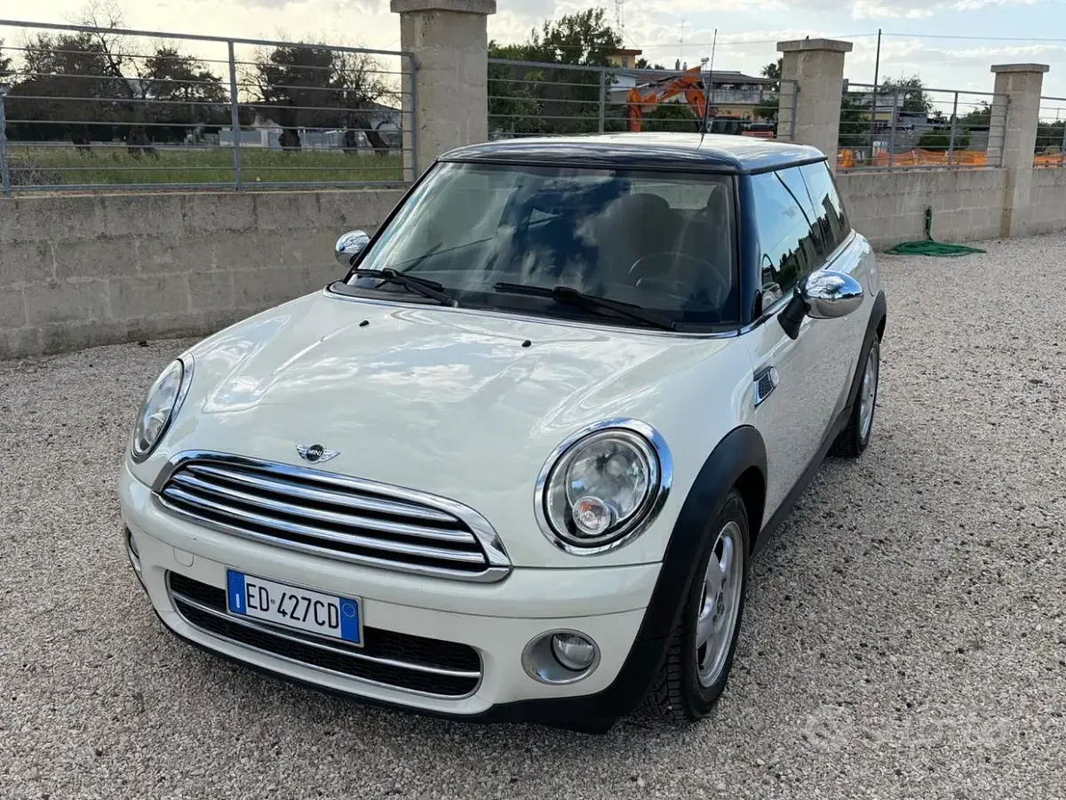 Usata Mini Cooper D 109 CV (80 kW) 2010 Beige Utilitaria