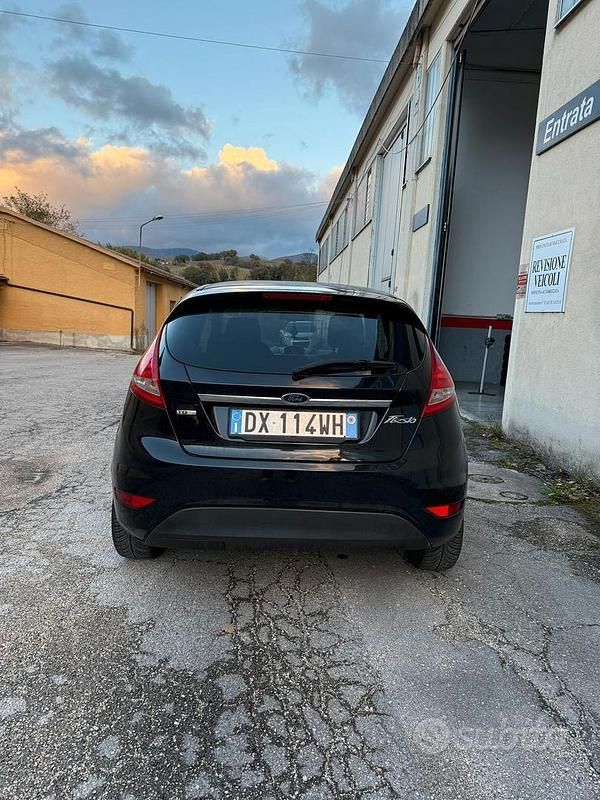 Usata Ford Fiesta Titanium 68 CV (50 kW) 2008 Nero Utilitaria