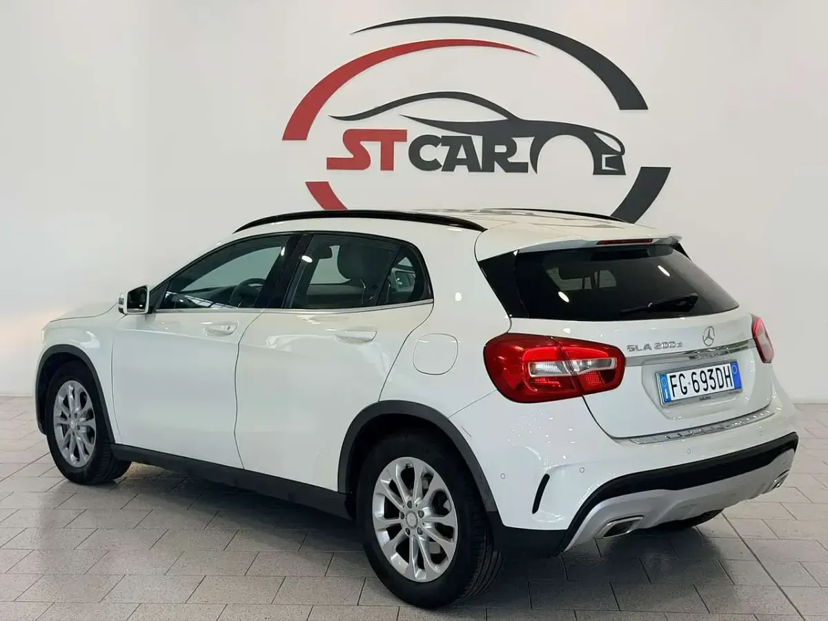Usata Mercedes GLA200 Executive 136 CV (100 kW) 2016 Bianco SUV