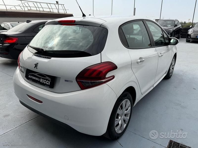 Usata Peugeot 208 Active 2016 Bianco Utilitaria