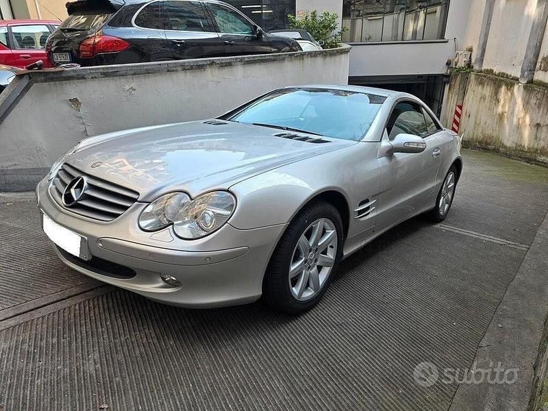 Usata Mercedes SL500 306 CV (225 kW) 2001 Grigio Cabrio