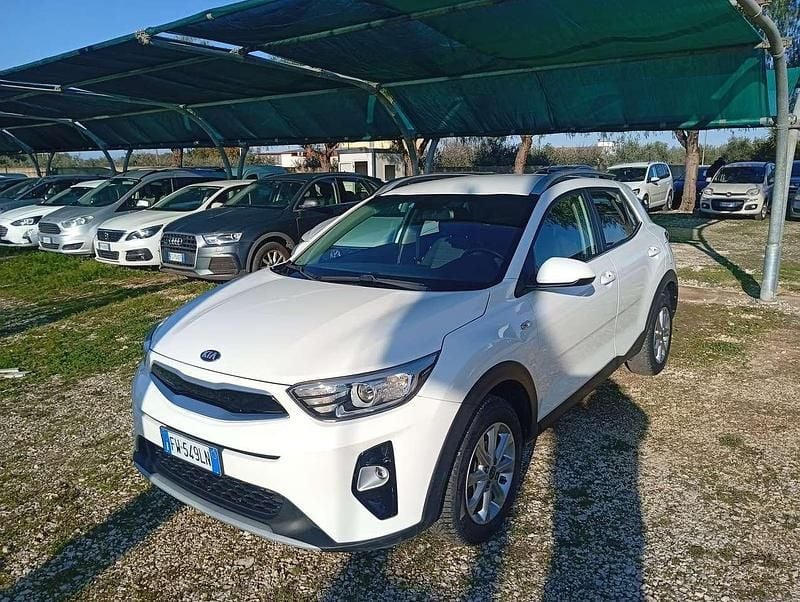Bianco Usata 2019 Kia Stonic SUV | 11.200 € (Buon prezzo) - Immagine 1/4