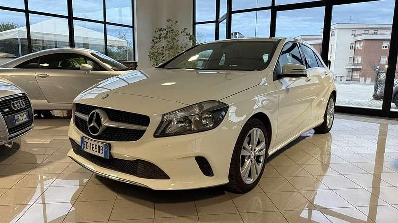 Usata Mercedes A180 122 CV (89 kW) 2016 Bianco Berlina