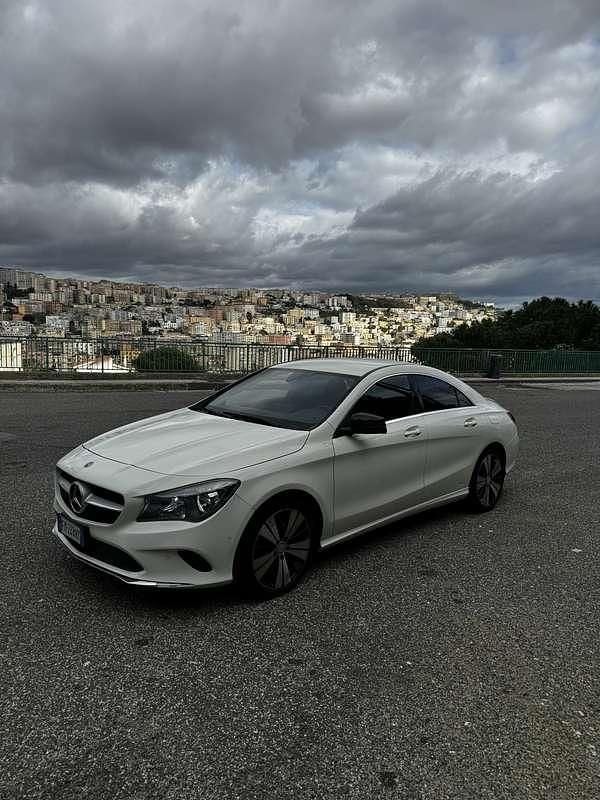 Usado Mercedes CLA200 Premium 136 CV (100 kW) 2018 Blanco Berlina