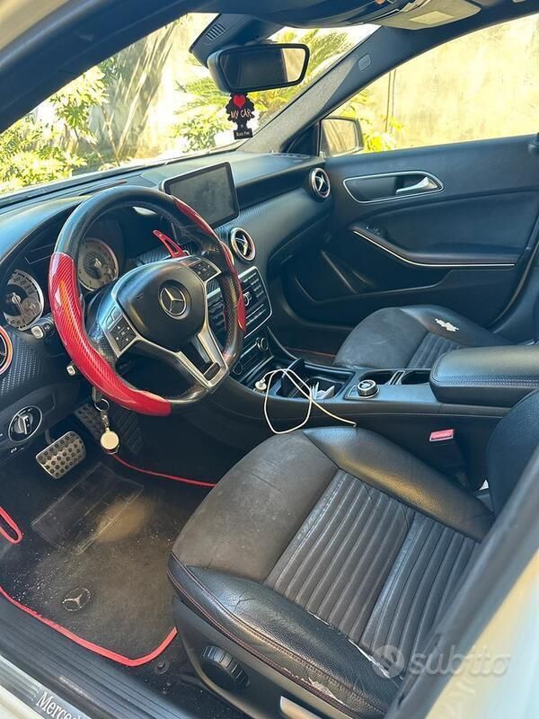 Usata 2013 Mercedes A180 Premium Tre volumi | 10.000 € (Buon prezzo) - Immagine 1/4