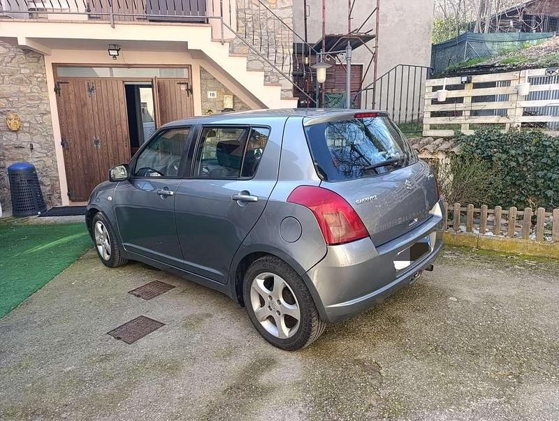 Usata Suzuki Swift GLX 91 CV (66 kW) 2005 Grigio Utilitaria