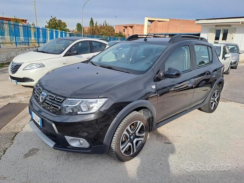 Nero Usata 2021 Dacia Sandero Tre volumi | 8990 € (Ottimo prezzo) - Immagine 1/4