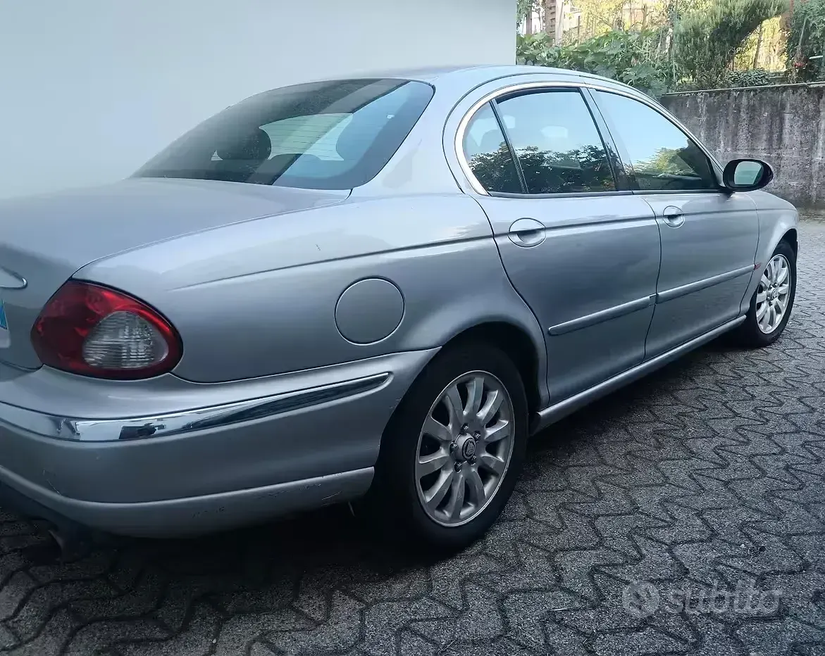 Usata Jaguar X-type 196 CV (144 kW) 2002 Grigio Berlina