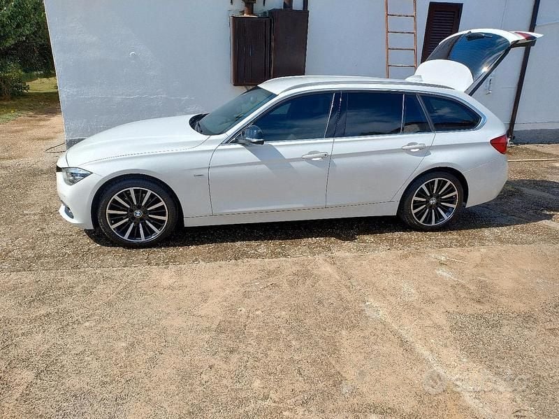 Bianco Usata 2015 BMW 320 Station wagon | 14.000 € (Cara) - Immagine 1/4