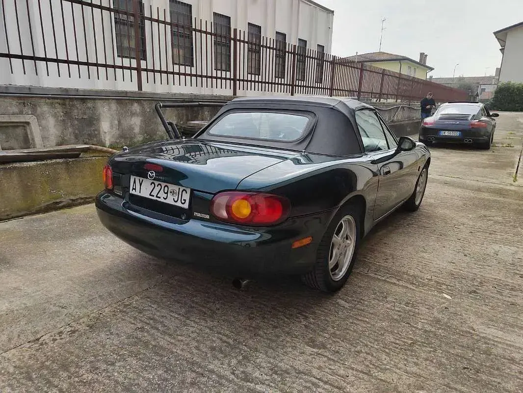 Usata Mazda MX5 110 CV (80 kW) 1998 Verde Cabrio