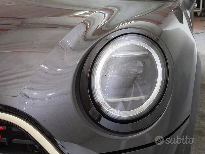 Usata Mini Cooper Favoured 204 CV (150 kW) 2024 Midnight black ii Utilitaria