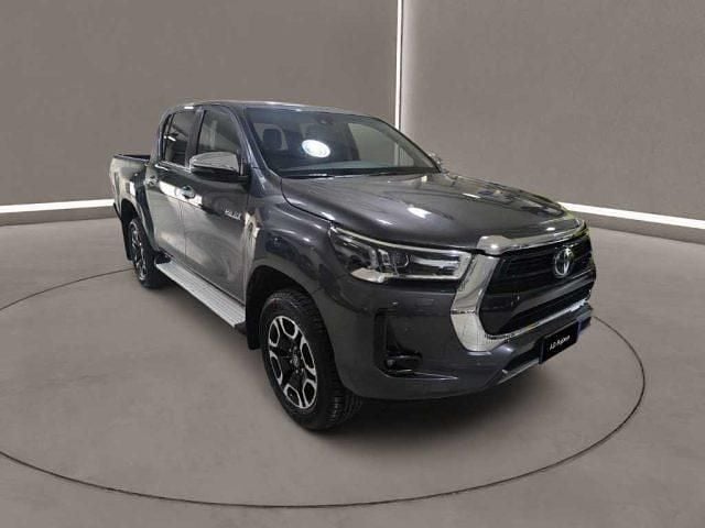 Usata Toyota HiLux 150 CV (110 kW) 2024 Grigio Pick-up