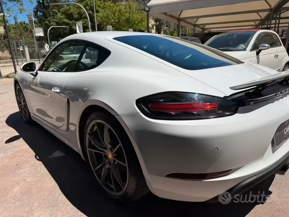 Usata Porsche 718 Cayman 300 CV (220 kW) 2021 Bianco Coupé