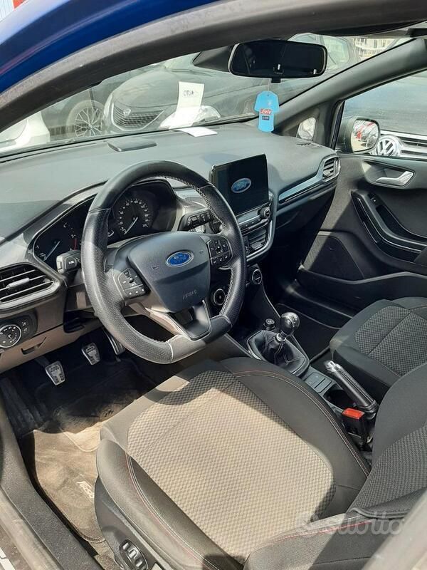 Usata Ford Fiesta 86 CV (63 kW) 2018 Blu Utilitaria