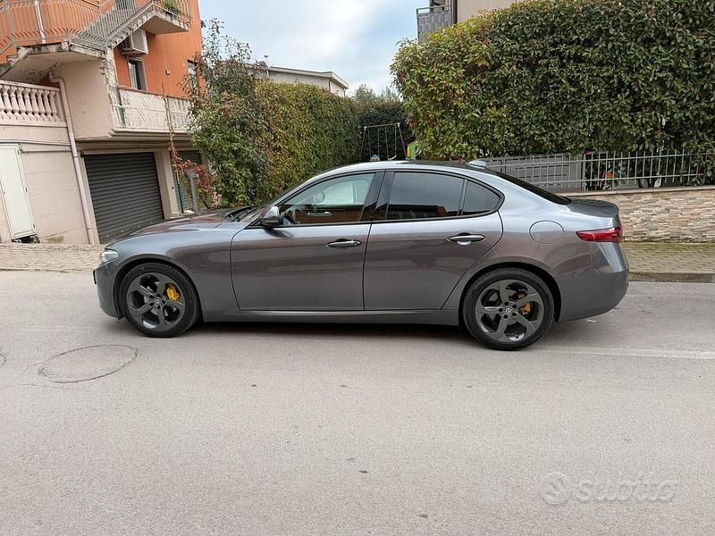 Usata Alfa Romeo Giulia 160 CV (117 kW) 2019 Grigio Berlina
