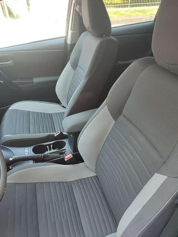 Usata 2017 Toyota Auris Hybrid Cool Tre volumi | 10.800 € (Buon prezzo) - Immagine 1/4