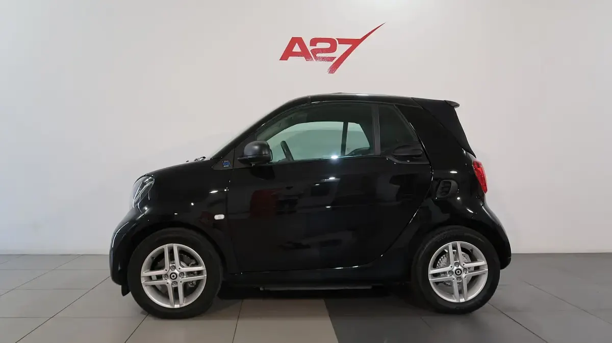 Usata Smart ForTwo Electric Drive Pure 60 kW (82 CV) 2021 Nero Cabrio