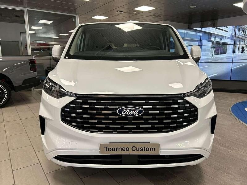 Nuova Ford Tourneo 136 CV (100 kW) 2026 Bianco frozen Monovolume