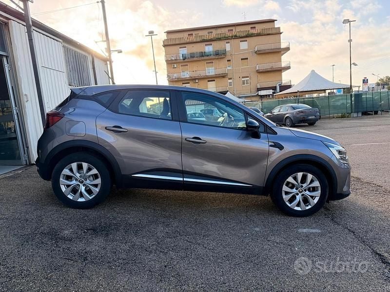 Usata Renault Captur Life 95 CV (69 kW) 2021 Grigio SUV