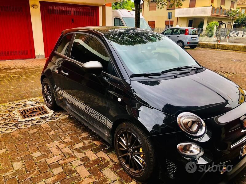 Usata Abarth 695 180 CV (132 kW) 2024 Nero Utilitaria
