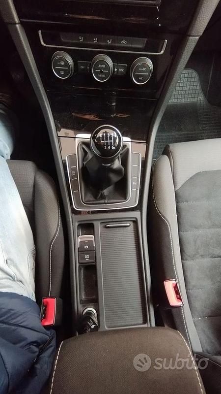 Usata VW Golf VII Highline 110 CV (80 kW) 2016 Grigio Station wagon