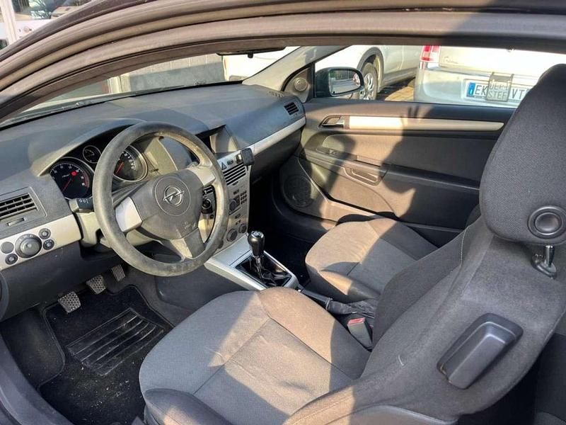 Usata Opel Astra GTC 116 CV (85 kW) 2007 Nero Utilitaria