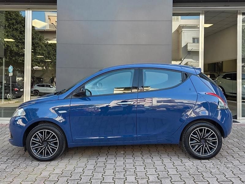 Usata Lancia Ypsilon 69 CV (50 kW) 2018 Blu Utilitaria