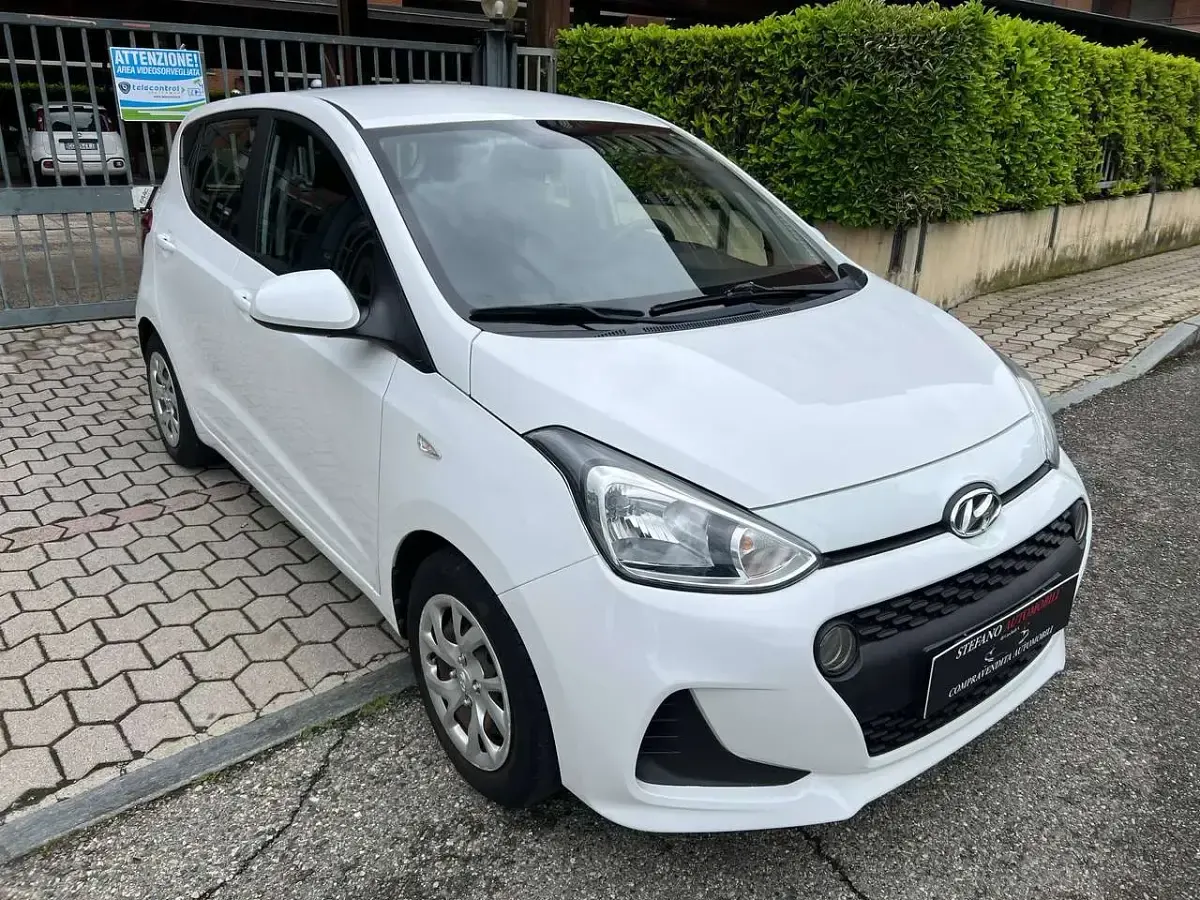 Używany Hyundai i10 Advanced 67 KM (49 kW) 2020 Biały Hatchback