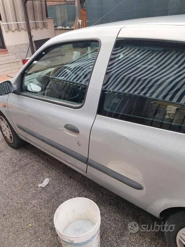 Usata Renault Clio II 78 CV (57 kW) 1998 Grigio Utilitaria