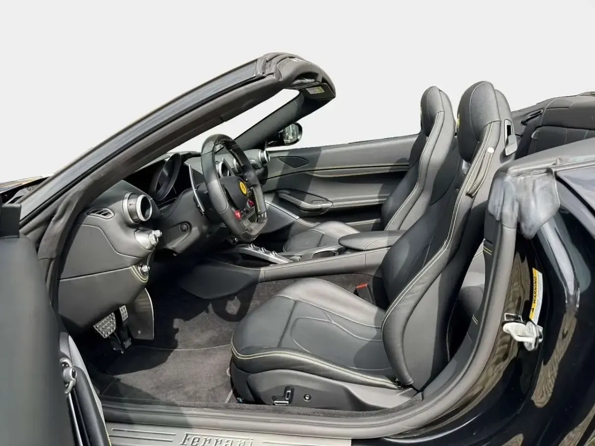 Usata Ferrari Portofino 600 CV (441 kW) 2020 Nero Cabrio