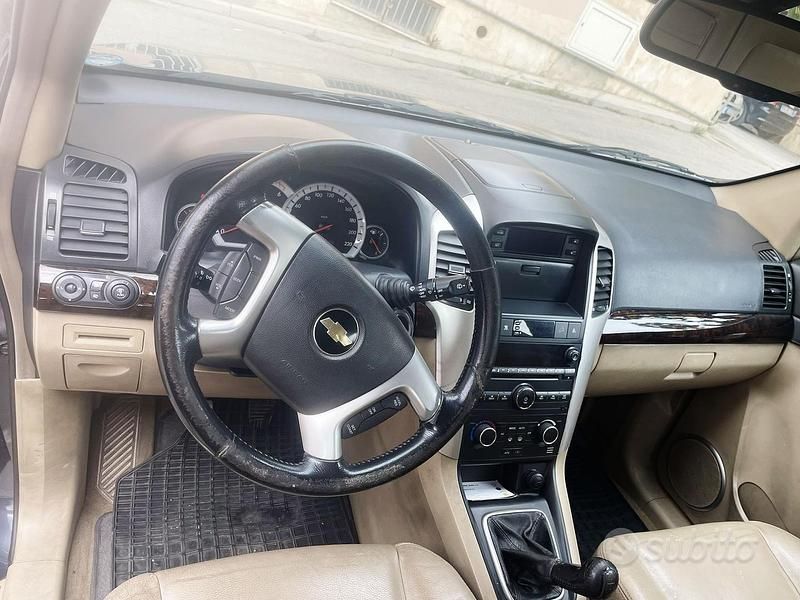Usata Chevrolet Captiva 150 CV (110 kW) 2007 Grigio SUV