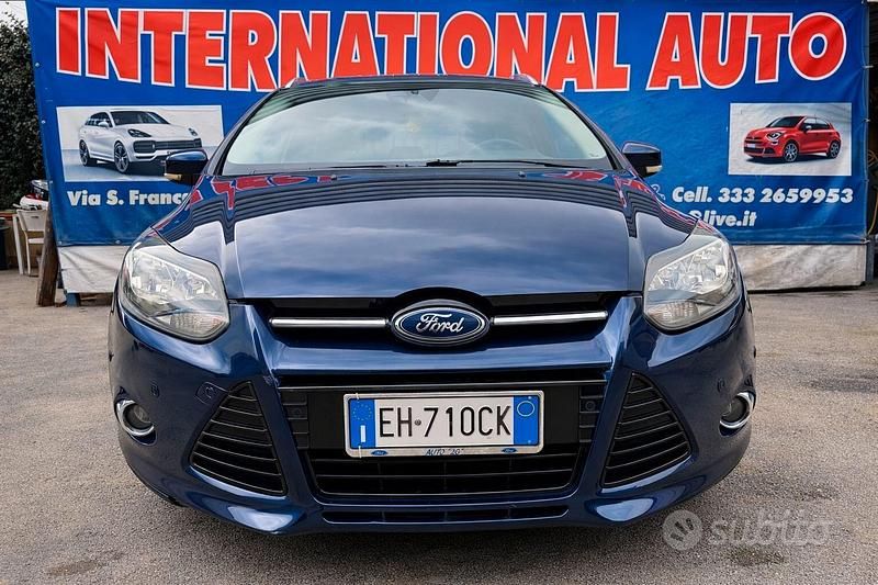 Begagnad Ford Focus 116 HK (85 kW) 2012 Röd Sedan