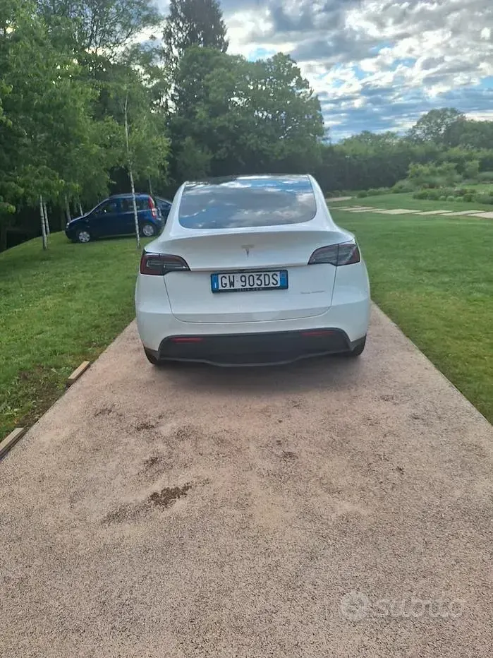 Usata Tesla Model Y 250 kW (340 CV) 2024 Bianco SUV