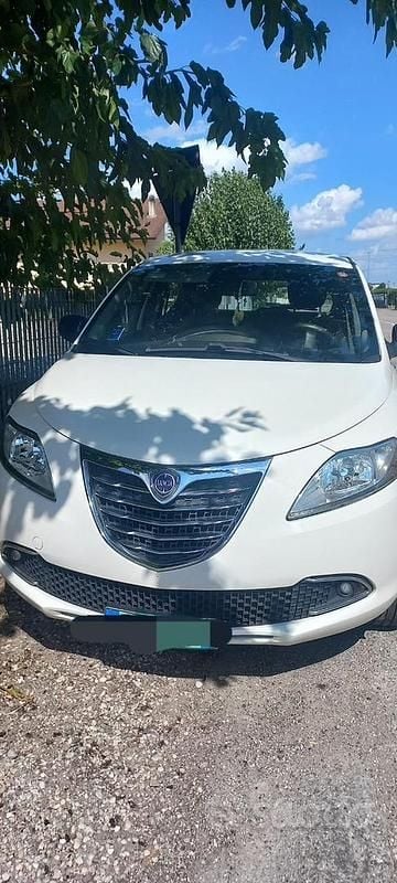 Usata Lancia Ypsilon 80 CV (58 kW) 2013 Bianco Utilitaria