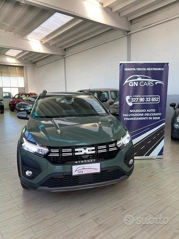 Verde Usata 2023 Dacia Sandero Expression Tre volumi | 12.900 € - Immagine 1/4