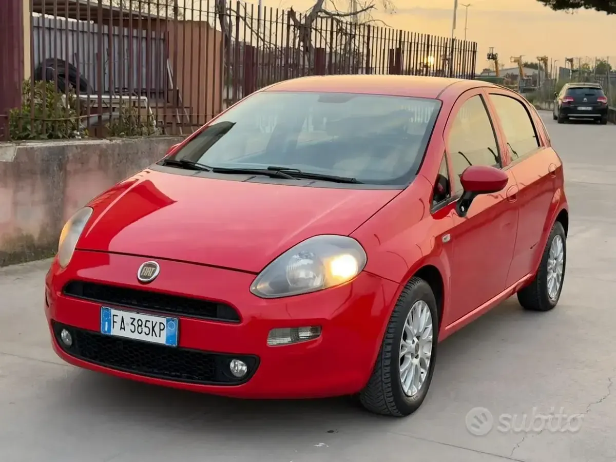 Brugt Fiat Punto Lounge 77 HK (56 kW) 2015 Rød Hatchback