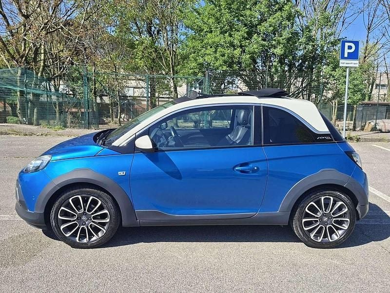 Usata Opel Adam Rocks 69 CV (50 kW) 2015 Blu/azzurro Utilitaria