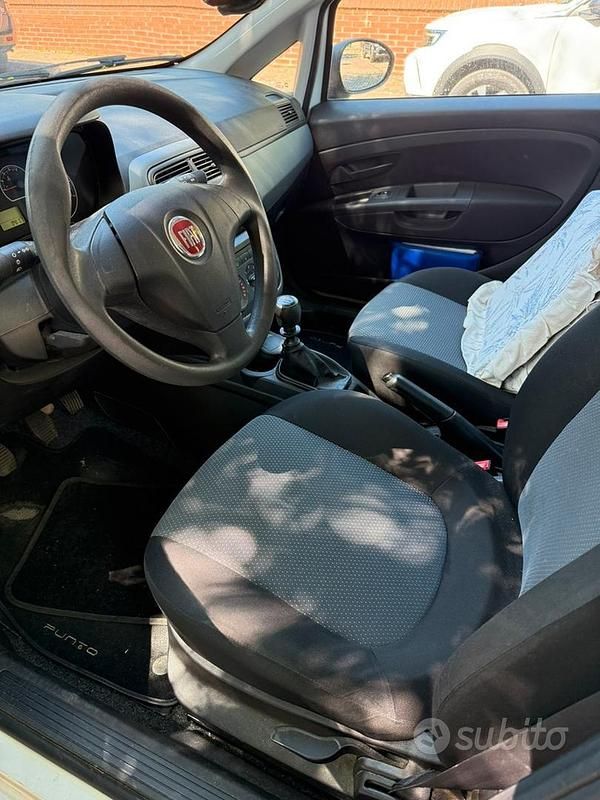 Usata Fiat Grande Punto 69 CV (50 kW) 2012 Bianco Utilitaria